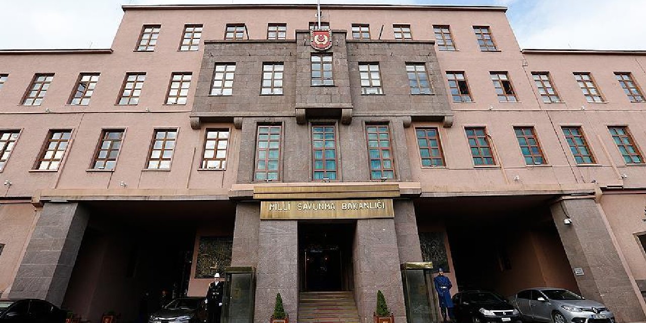 TSK'ya ait kargo uçağı düştü... MSB: Uçakta 20 personelimiz bulunuyordu