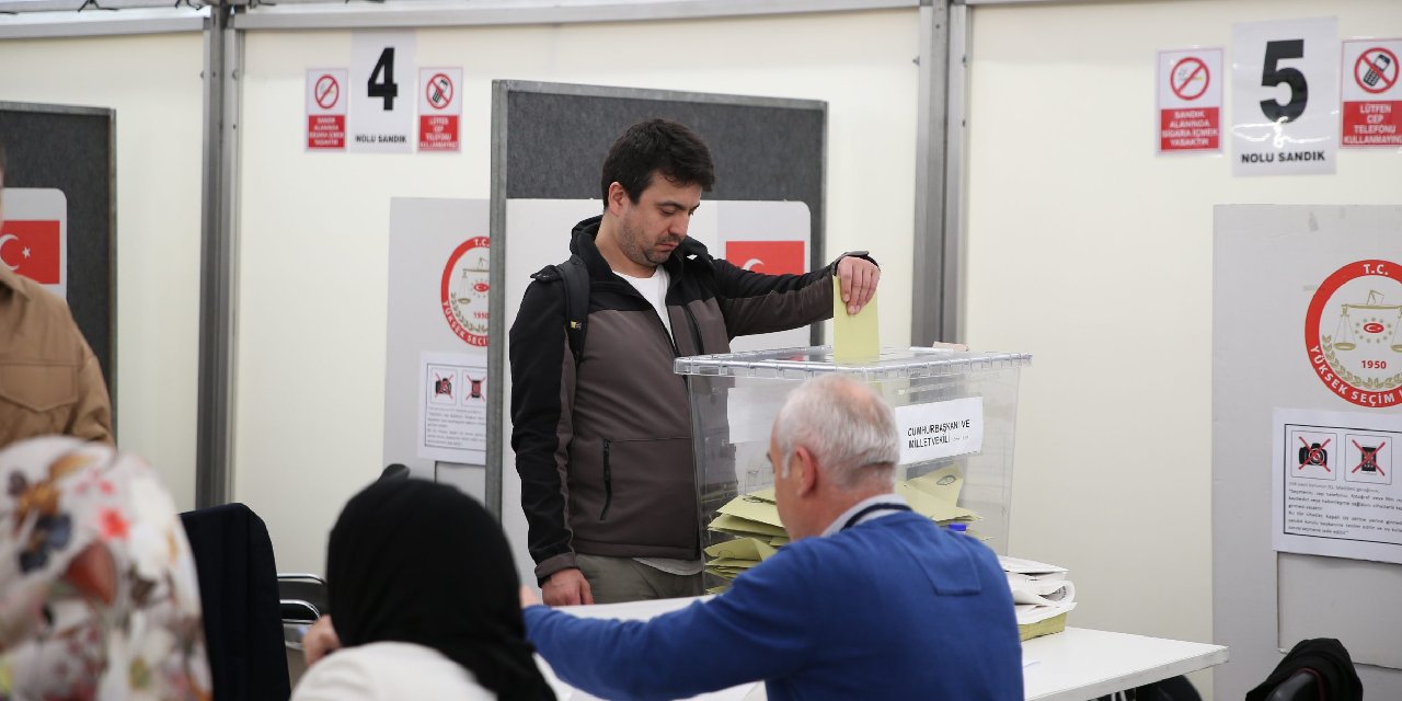 Anket sonuçları açıklandı: CHP İstanbul yönetimine kayyım kararı seçmeni nasıl etkiledi? Hangi partiler yükseldi hangileri düştü