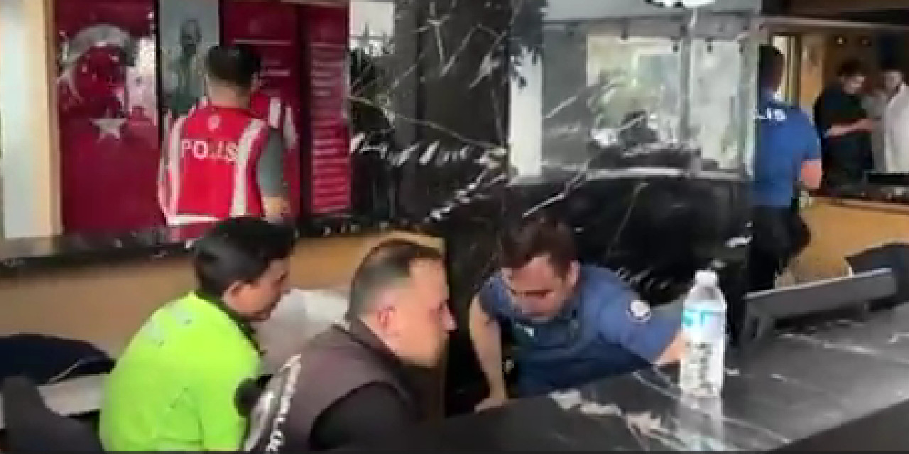 Mahmut Tanal, il binasındaki polis 'işgalini' görüntüledi