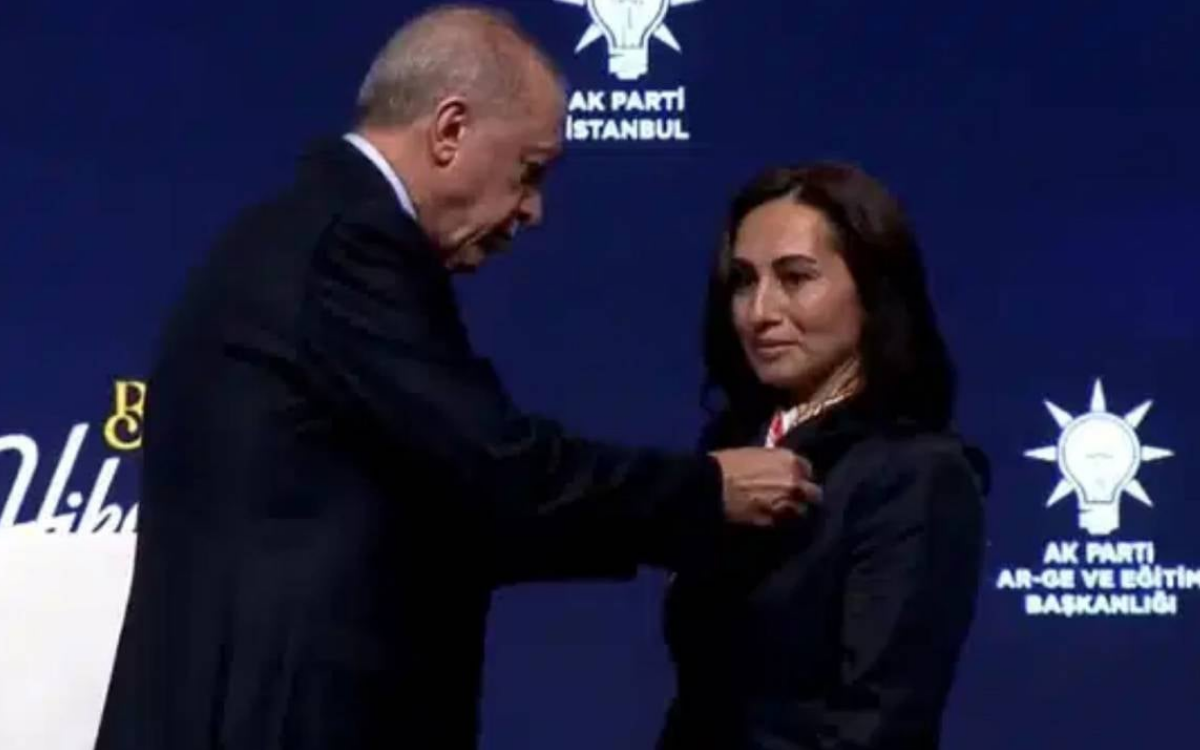 AKP'ye geçen başkanın yardımcıları da AKP'li