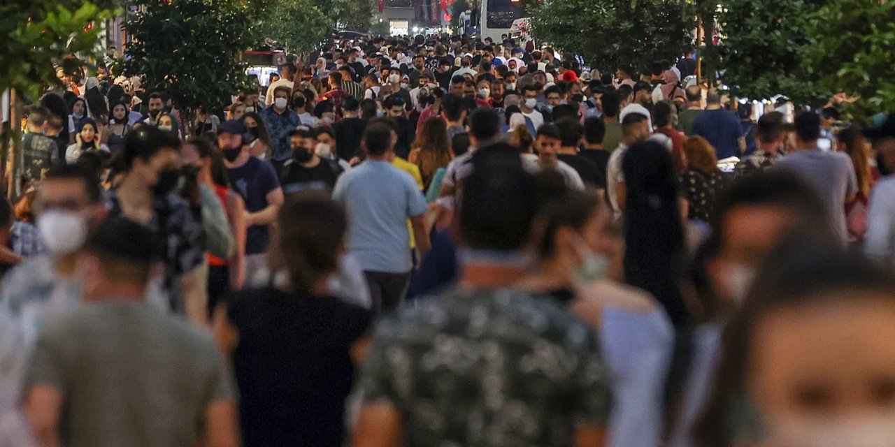 AKP’den yeni çalışma sinyali: Sosyal güvenlik, yardımlar, tasarruf ve nüfusla ilgili rapor hazırlanacak