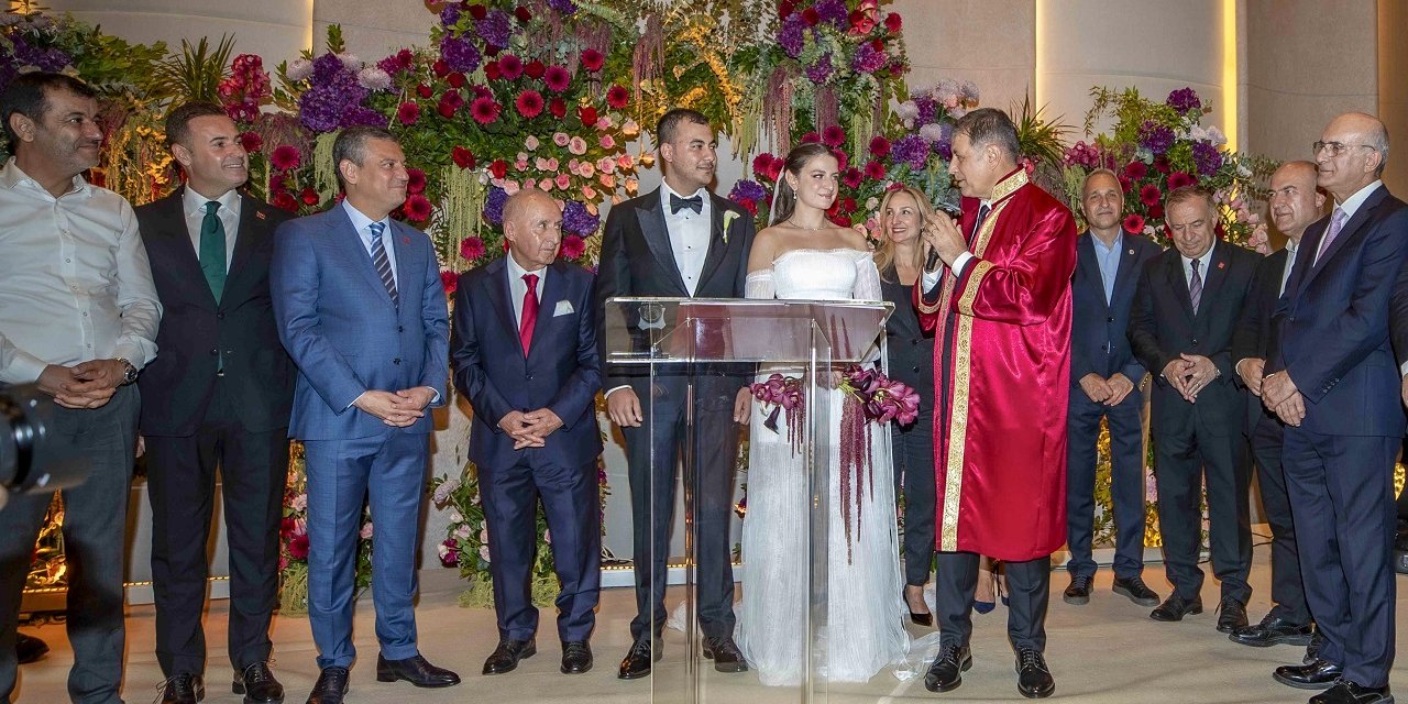 Özgür Özel, Cemil Tugay’ın kızının düğün törenine katıldı