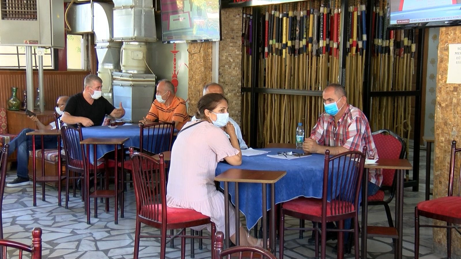 2 doz aşı olmayanların kahvehanelere alınmaması uygulamasına Ankara'da başlandı