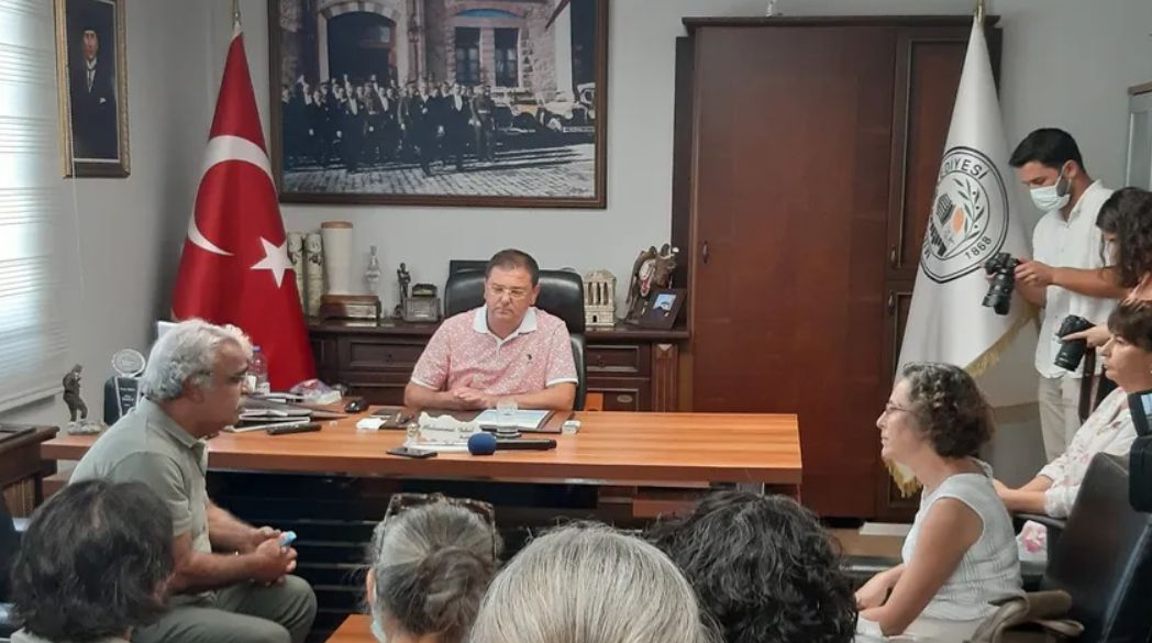 HDP Eş Genel Başkanı Sancar, yangının devam ettiği Milas'ta Belediye Başkanı Tokat'la görüştü