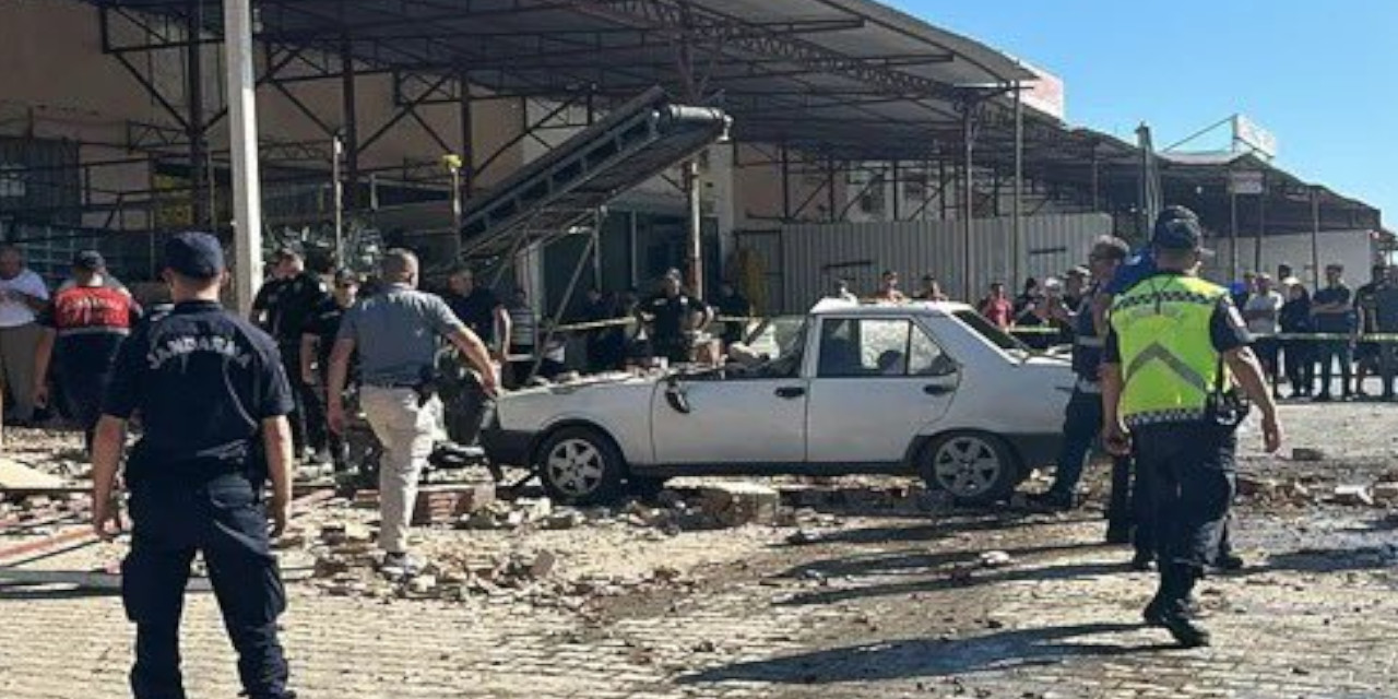 Antalya'da toptancı halinde patlama: 1 ölü, 3 yaralı