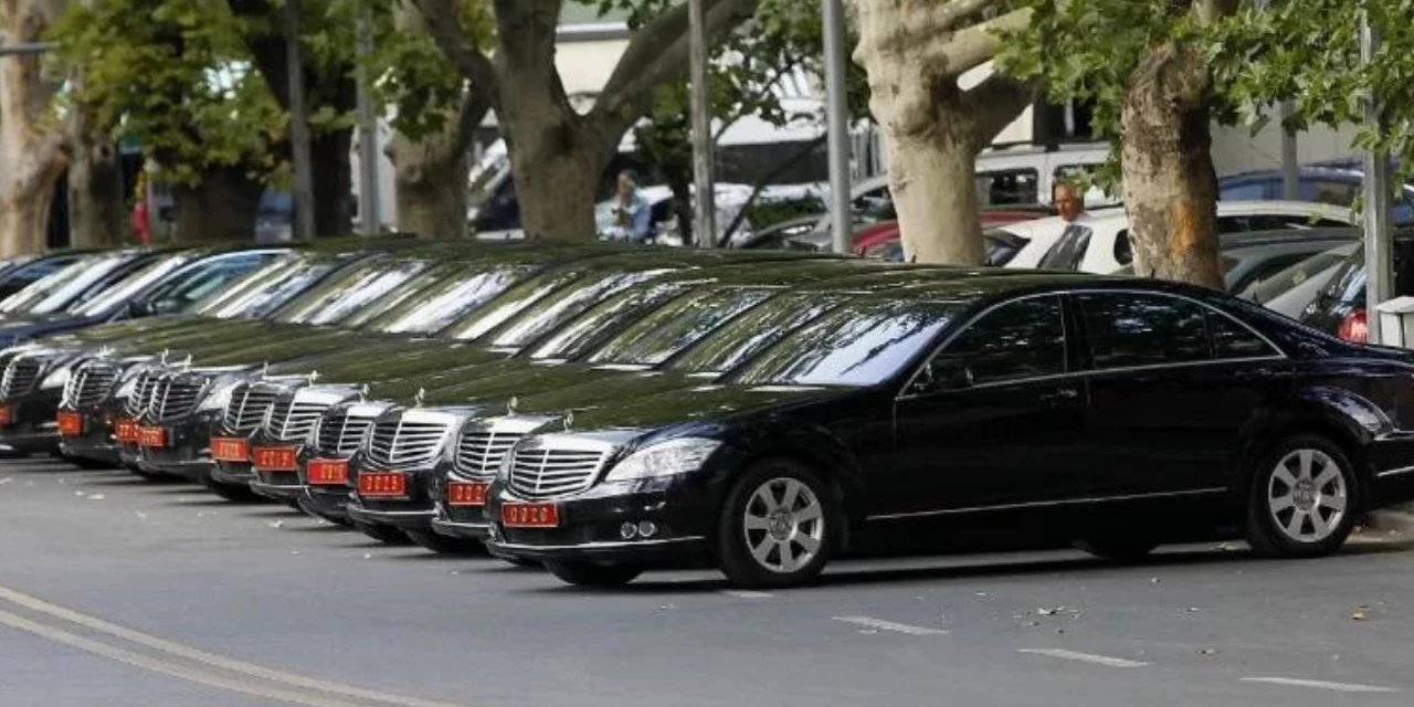 Tasarruf tedbirleri kâğıt üstünde kaldı: Taşıt ve binalara 8 ayda 4 milyar lira kira