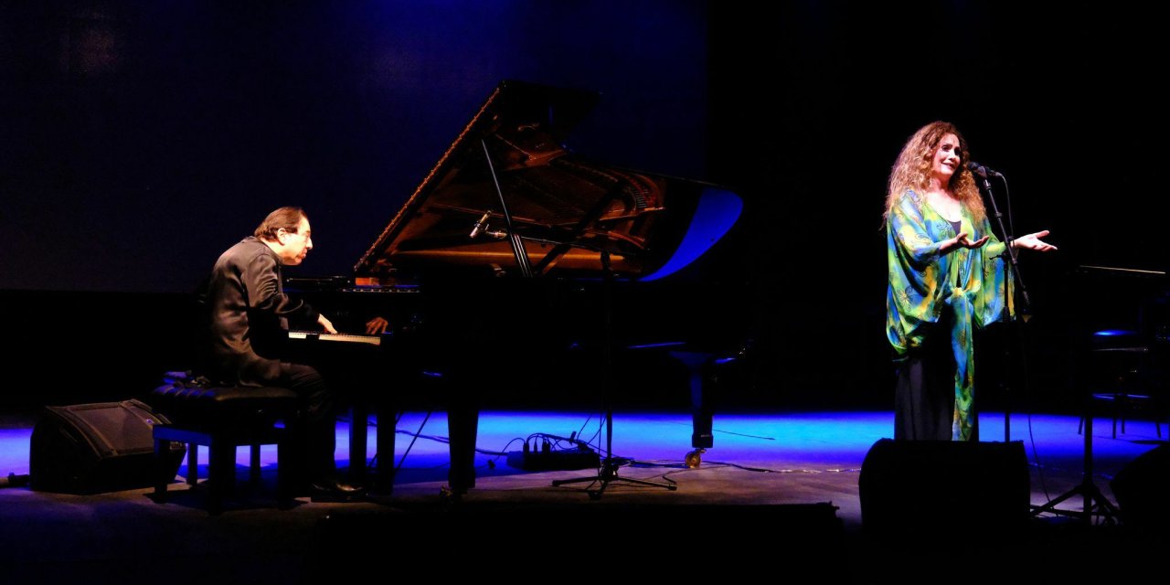 Özgür Özel, Uşak’ta Fazıl Say ile Serenad Bağcan'ın konserini izledi