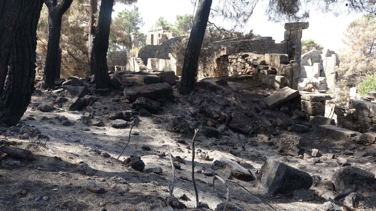 Manavgat yangını Lyrbe Antik Kenti'ni de etkiledi