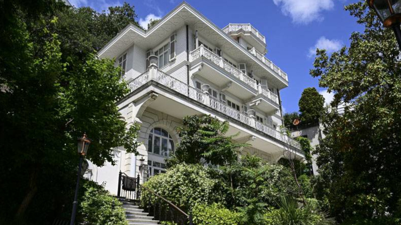 FETÖ firarisi Akın İpek'e ait Beyaz Köşk'ün yeni sahibi belli oldu