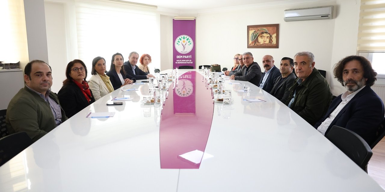 Tülay Hatimoğulları ve Tuncer Bakırhan, Alevi örgütleriyle görüştü