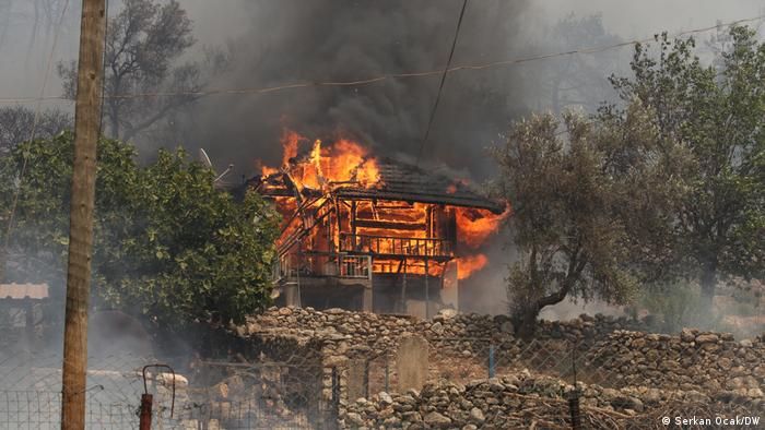 6 ilde 12 orman yangını devam ediyor