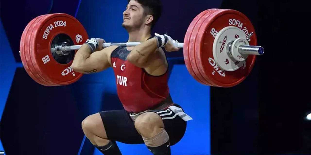 Muhammed Furkan Özbek rekor kırarak, dünya şampiyonu oldu