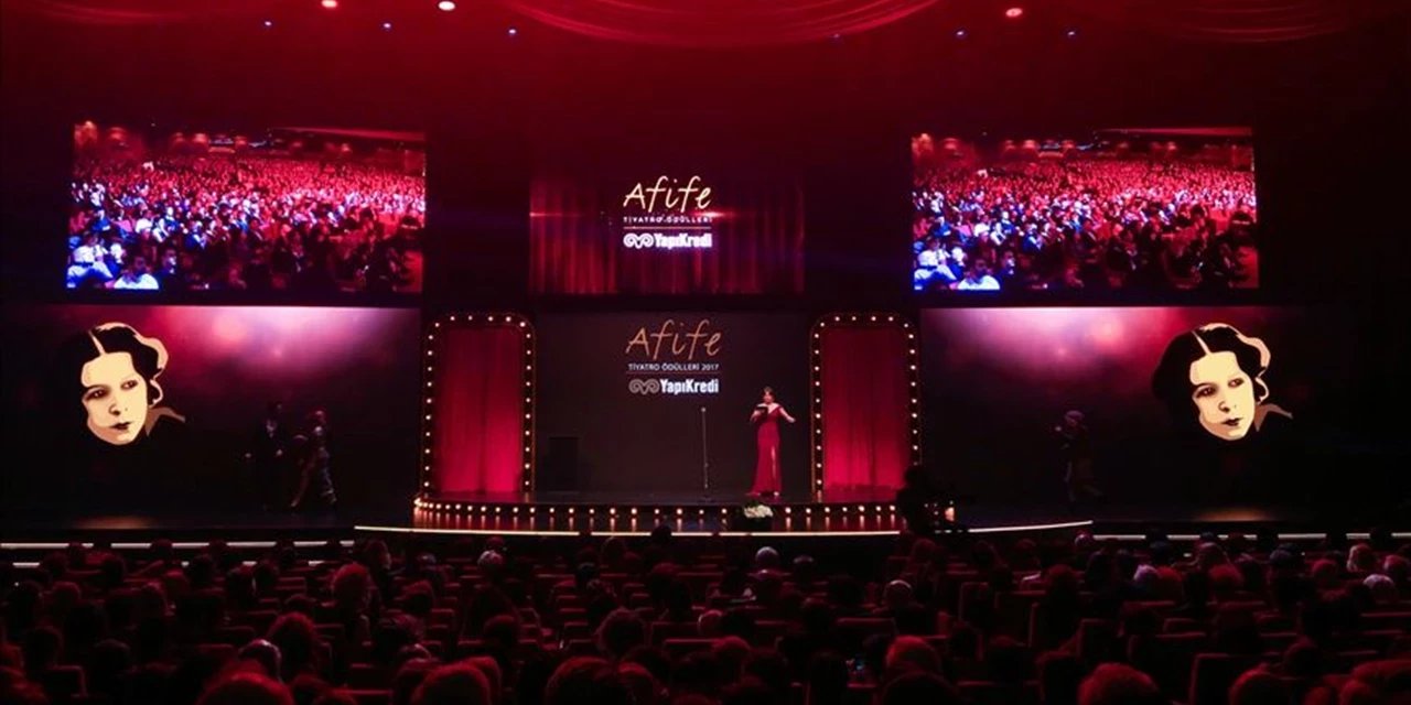 Afife Tiyatro Ödülleri'nde Tamer Karadağlı protestosu