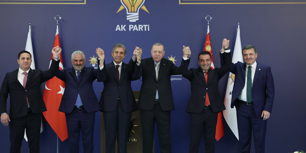 7 belediye başkanı daha AKP'ye katıldı: 3'ü YDP'den, 2'si Deva'dan