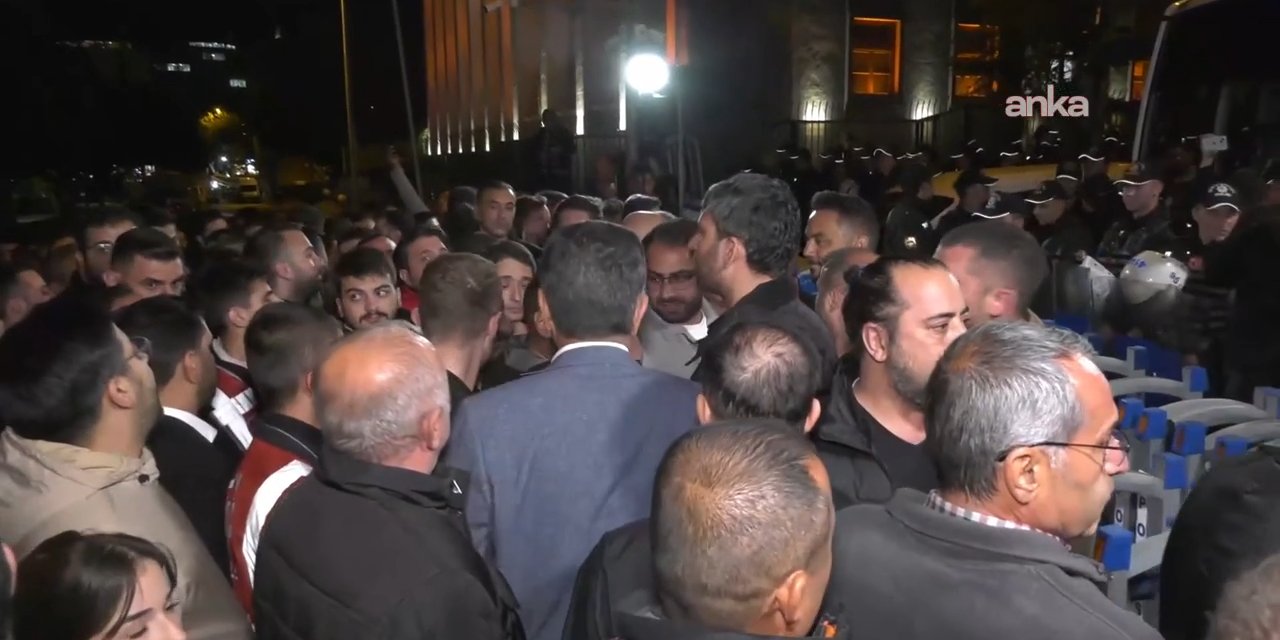CHP Gençlik Kolları, Adalet Bakanlığı'na yürümek istedi; polis izin vermedi