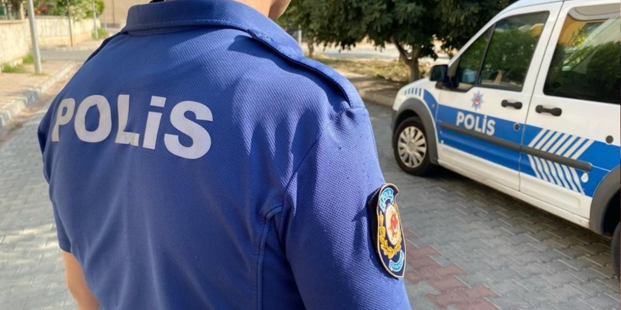 Polis, “dur” ihtarına uyarak sağa çeken motosikletliye çarpıp yere düşürdü