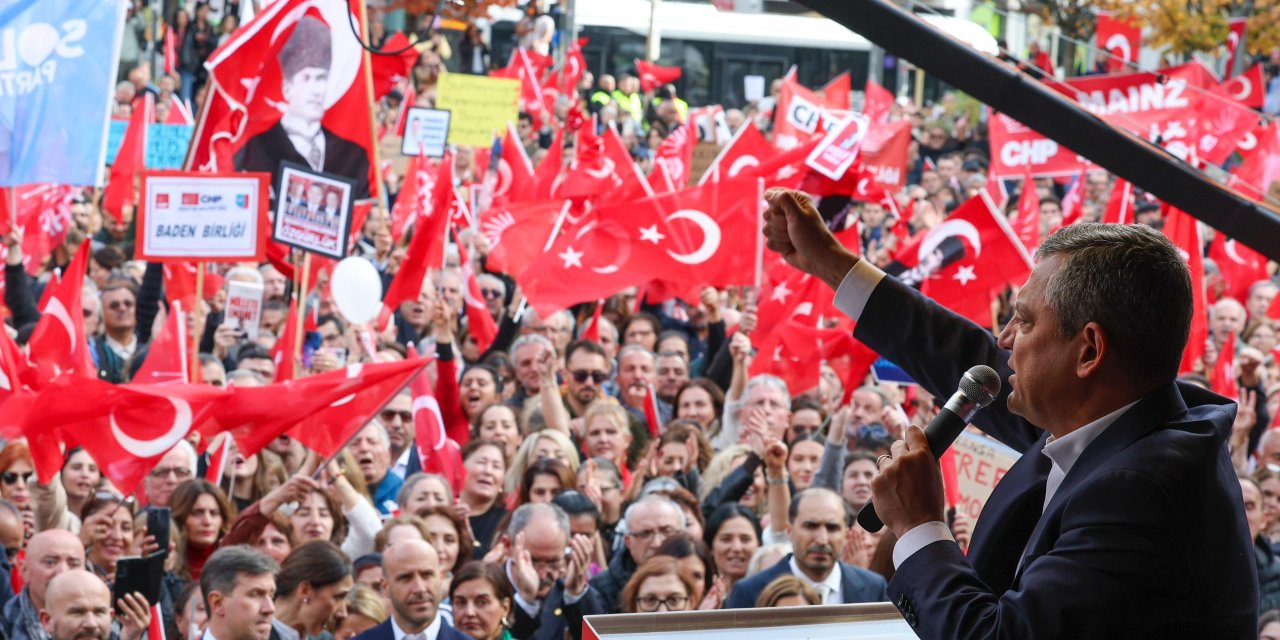 Özgür Özel, Brüksel'de: Biz 1500 odalı saraylara değil demokrasiye talibiz