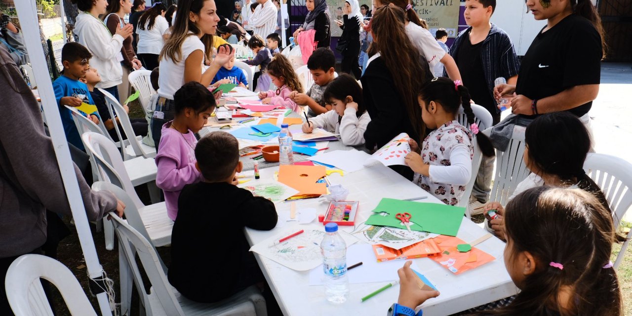 Seferihisar Çocuk Festivali, 'Ormanın Çağrısına Kulak Ver' temasıyla yapıldı