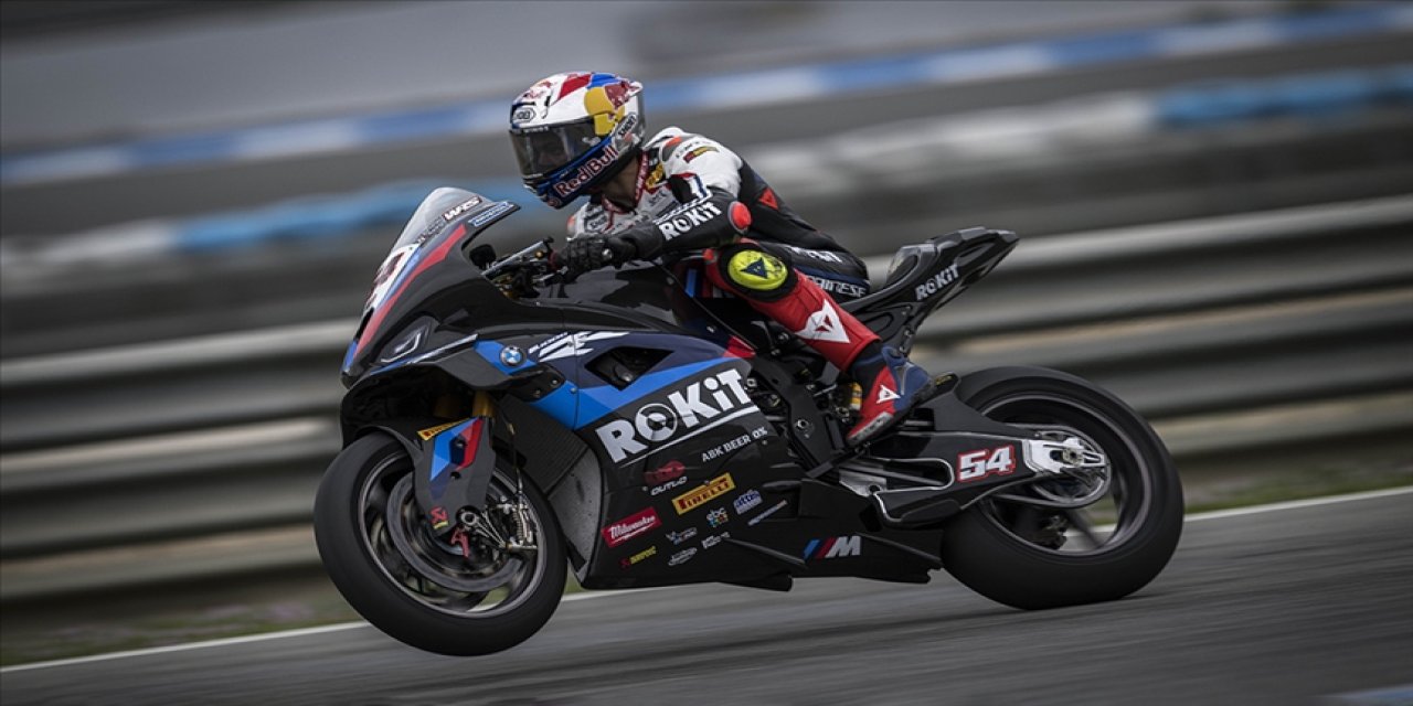 Milli motosikletçi Toprak Razgatlıoğlu, üçüncü kez dünya şampiyonu oldu