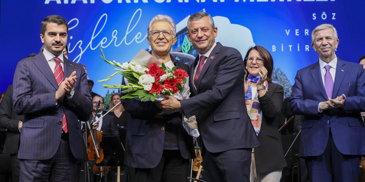 Özel ve Dervişoğlu, Zülfü Livaneli Senfonik Eserleri konserini izledi