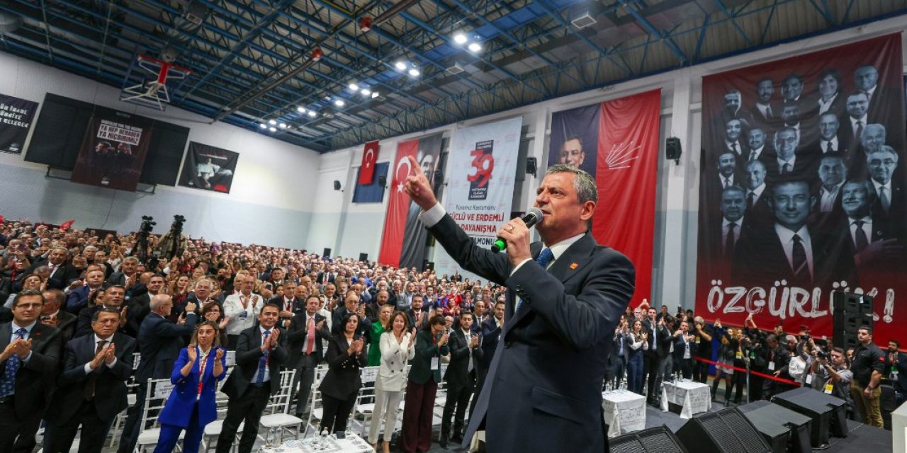 Özgür Özel'den Ömer Çelik'e Yassıada yanıtı: Kala kala 1960 darbesine mi kaldın?