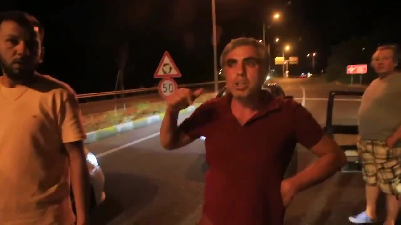Milas'ta yol kesip, gelip geçenlere kimlik soranlara soruşturma başlatıldı
