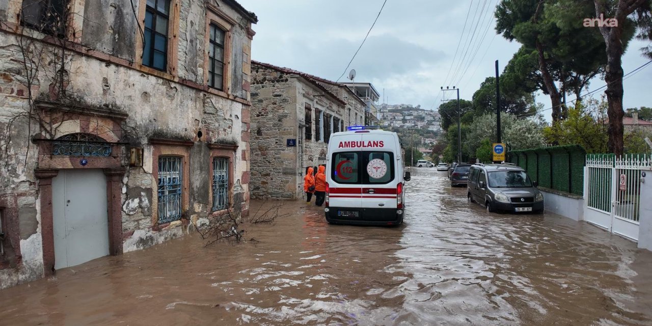 Foça’da 1,5 saatte metrekareye 144 kilo yağış düştü: 1 kişi kayıp