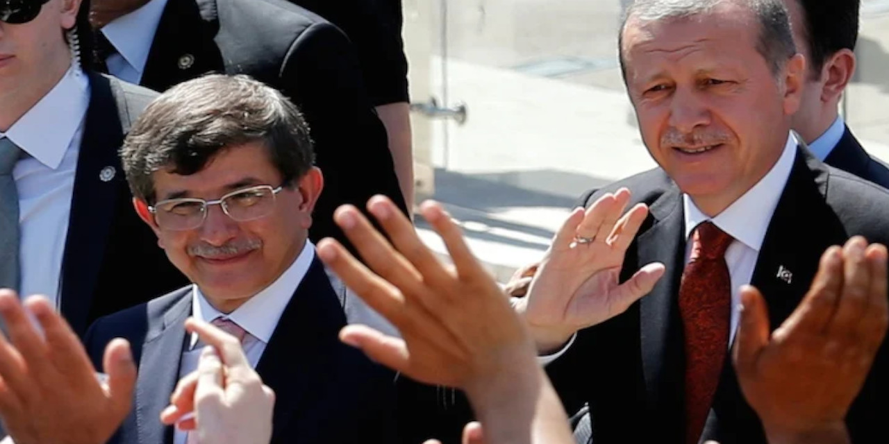 Ahmet Davutoğlu'ndan iktidara 'yeşil ışık'