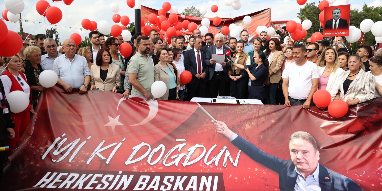Muhittin Böcek’in doğum günü barış güvercinleriyle kutlandı