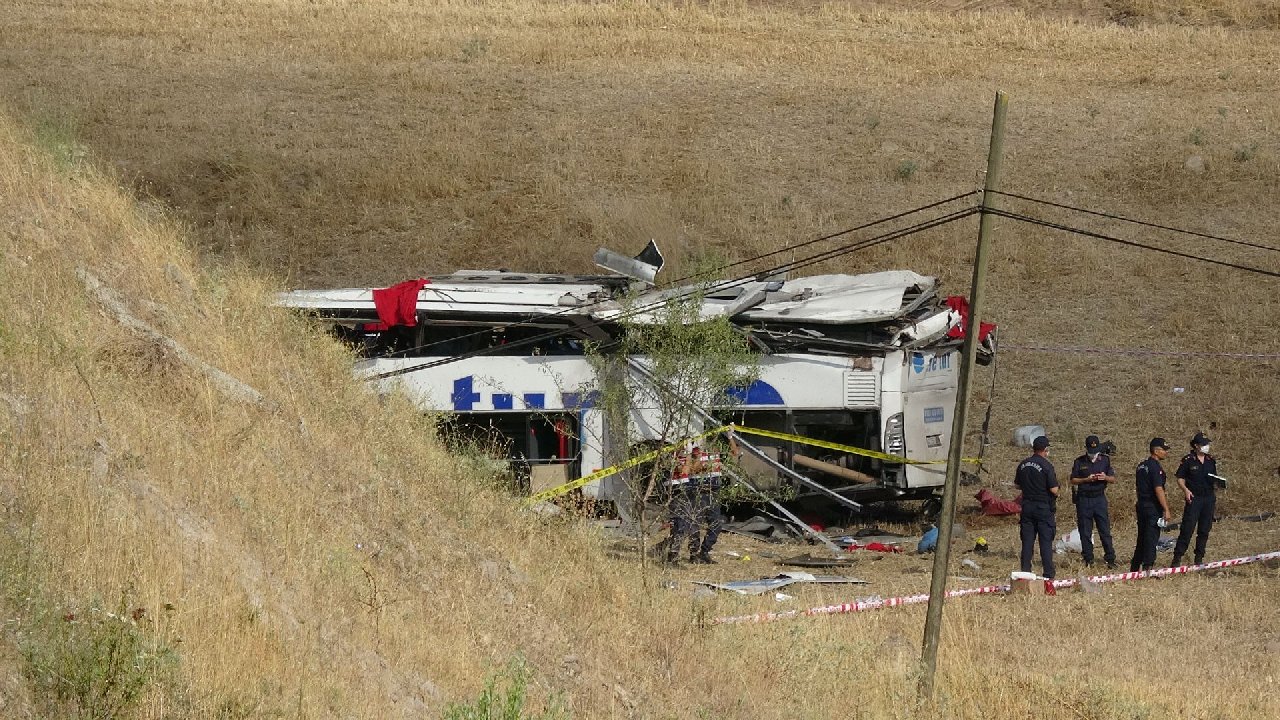 Balıkesir’de otobüs devrildi: 15 ölü, 17 yaralı