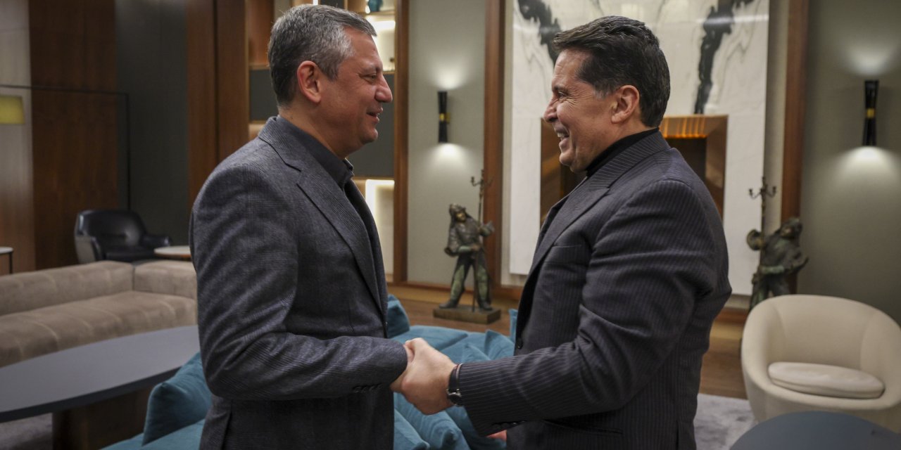 Özgür Özel, tahliye olan Ahmet Özer ile bir araya geldi