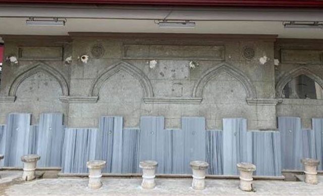 Adapazarı'nda tarihi taş şadırvanın mermerle kaplanmasına tepki