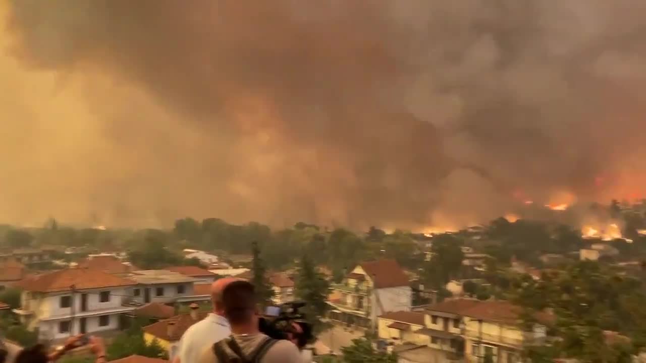 Yunanistan'ın en büyük ikinci adasında orman yangını büyüyor
