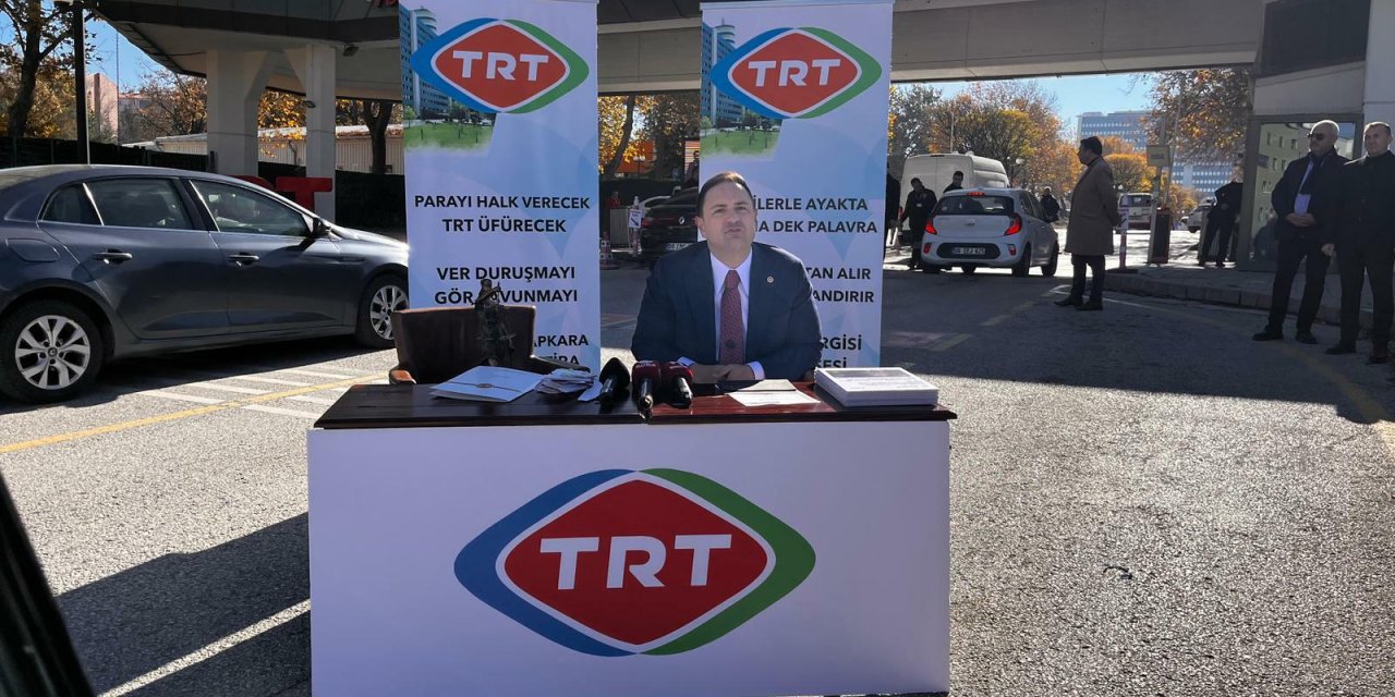 CHP'li Akdoğan TRT önünde stüdyo kurdu: 'TRT, saray yalancılığı yapıyor'