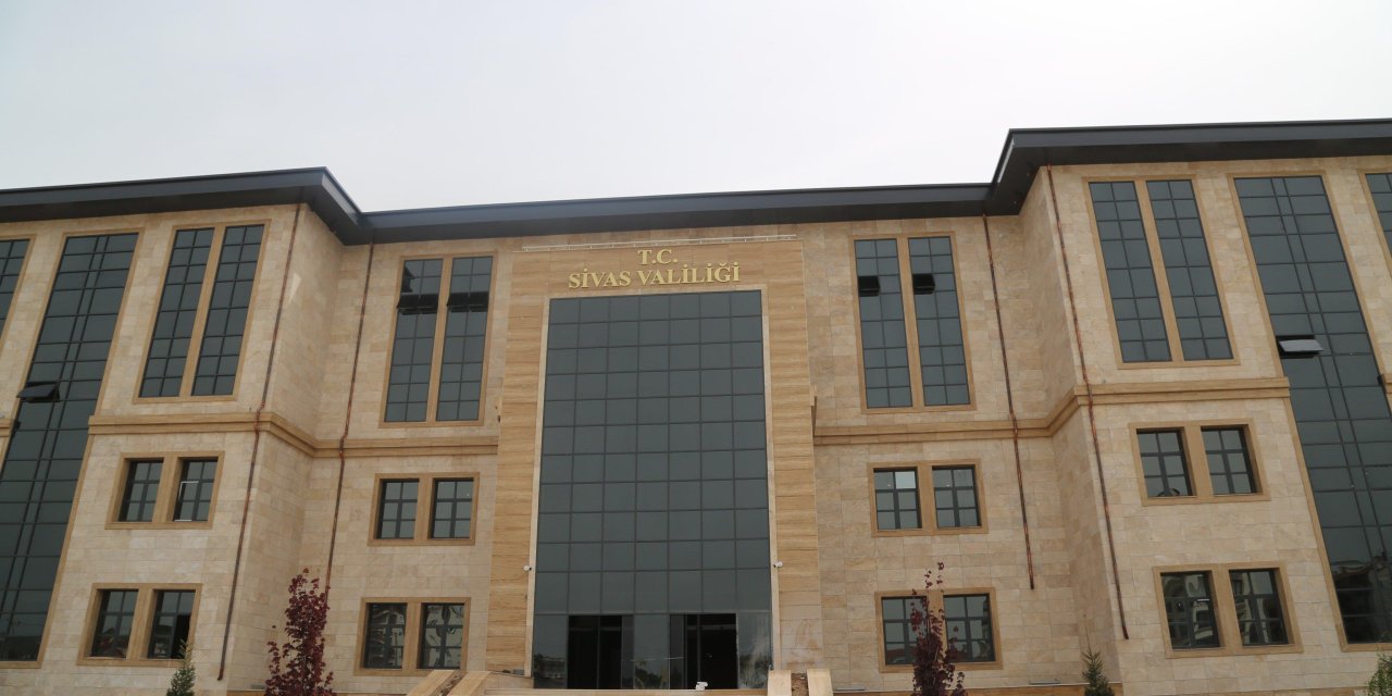 Sivas Divriği'deki demir madeninde göçük: Şantiye müdürü göçük altında