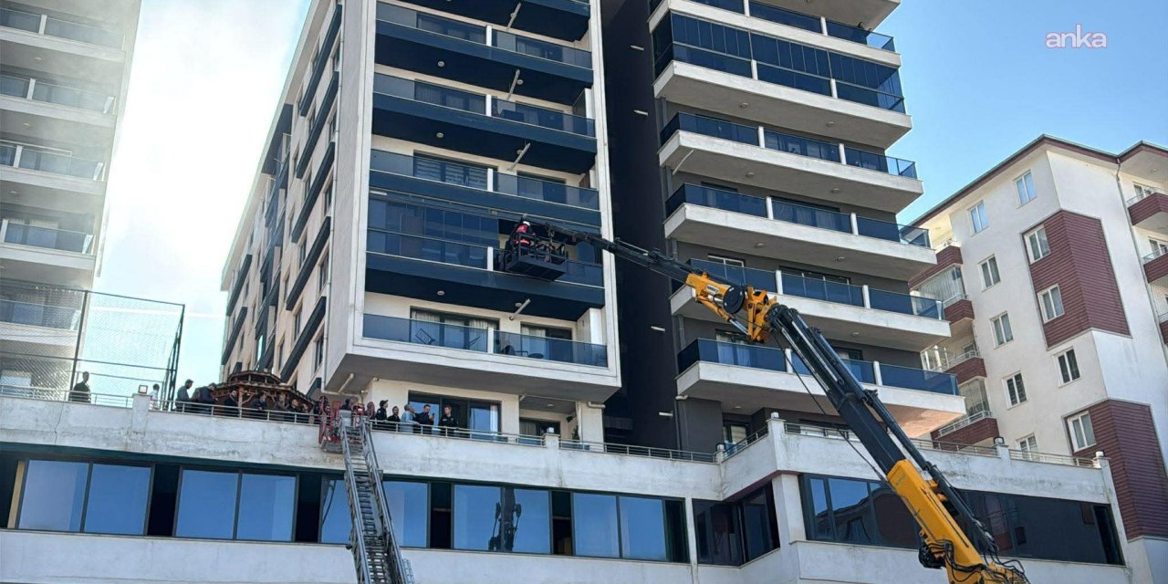 7 katlı binanın otoparkında yangın: 32 kişi dumandan etkilendi