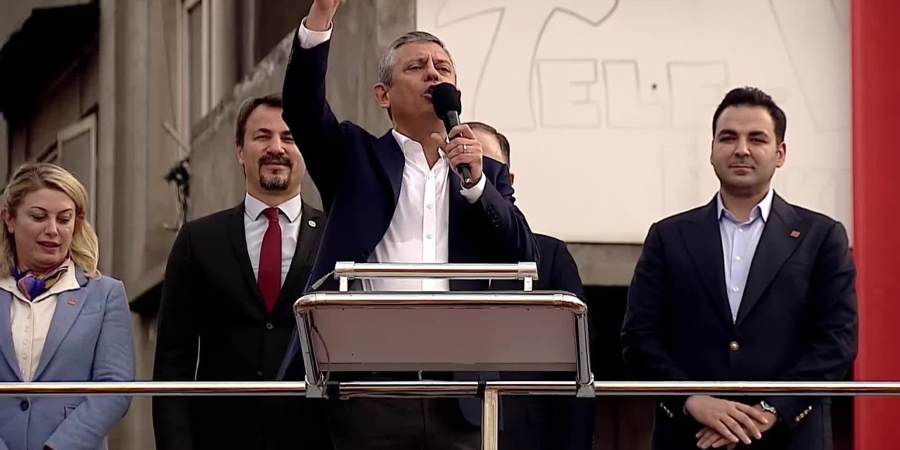 Özgür Özel: Erdoğan'ın gönlü olsun diye iddianameye CHP'ye kapatma davası yazdılar