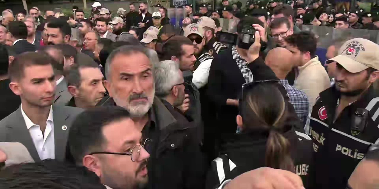 CHP'nin "İBB davası TRT'de yayınlansın" talebine yanıt: Çevik kuvvet ve TOMA ablukası