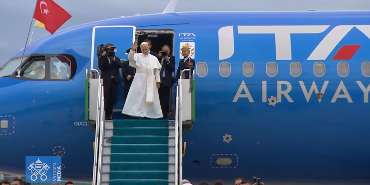 Papa 14. Leo’nun Türkiye seyahati sona erdi: Papa, Lübnan’a gitti