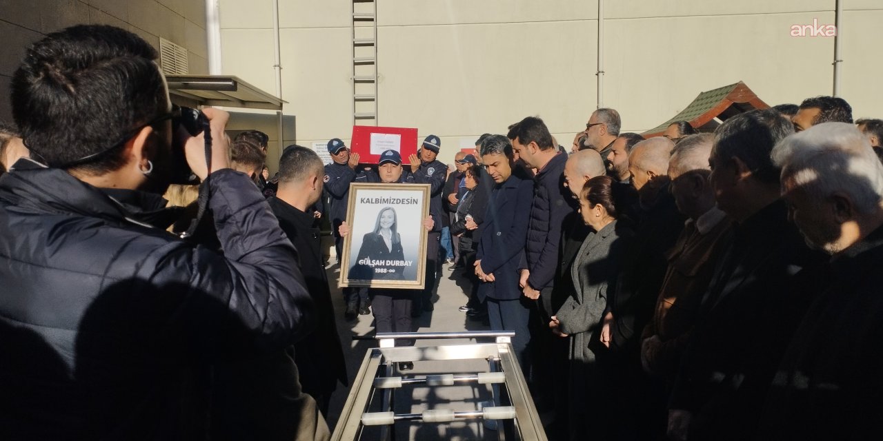 Gülşah Durbay için ilk tören Şehzadeler Belediyesi önünde