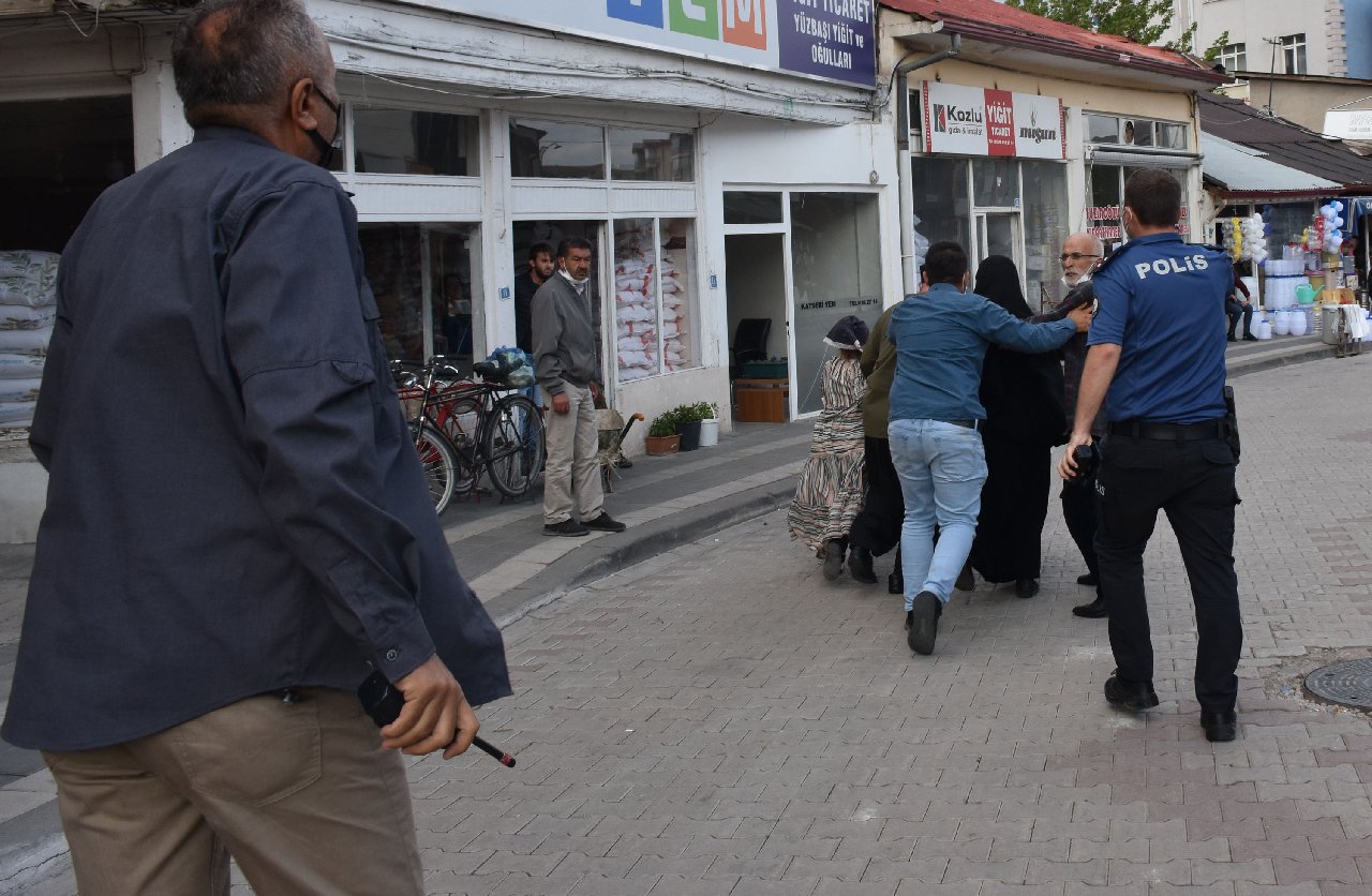 Sivas'ta Meral Akşener'e sözlü saldırı: "Millet aç diyorlar, kendisi FETÖ'cüdür"