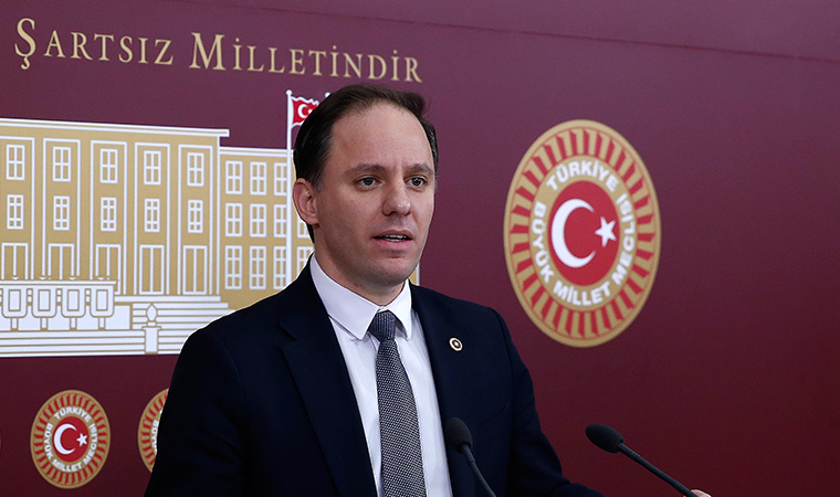 CHP'li Yavuzyılmaz açıkladı: "AKP'li bürokrat aynı anda 82 şirkette görev yapıyor"
