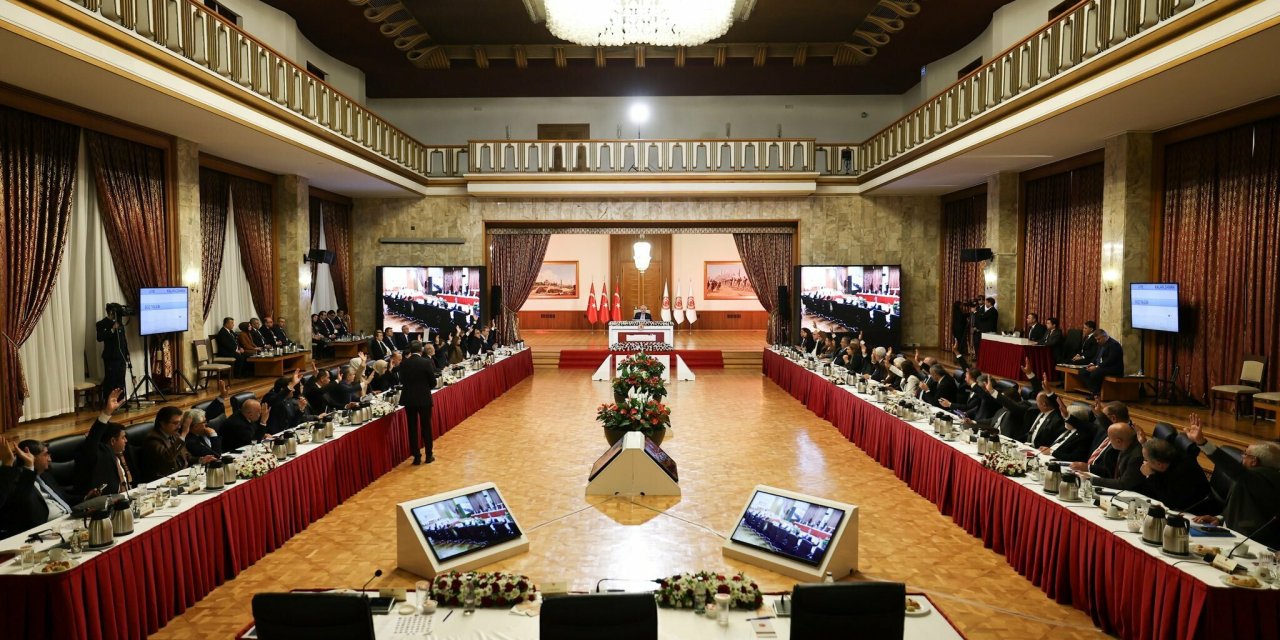 AKP:  Biz silah bırakıldığını görmek istiyoruz, silah bırakmanın sözünü duymak değil