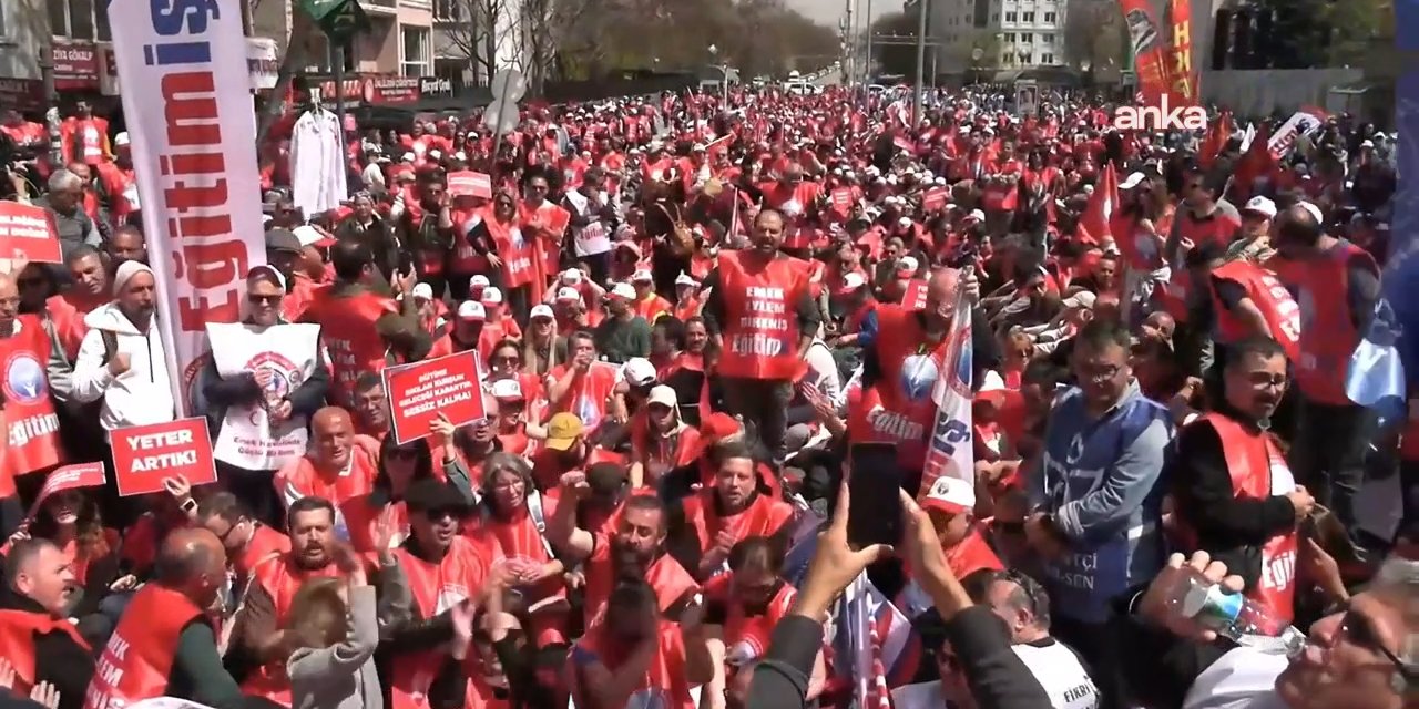 Ankara'da okul saldırılarını protesto etmek isteyen öğretmenlere polis engeli