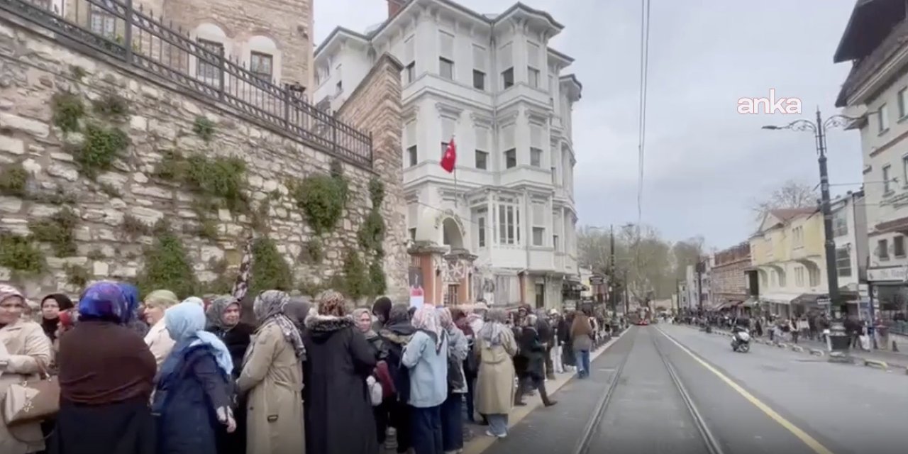 Fiyatı 1 liraya indirildi, Yerebatan Sarnıcı'na ziyaretçi akını oldu