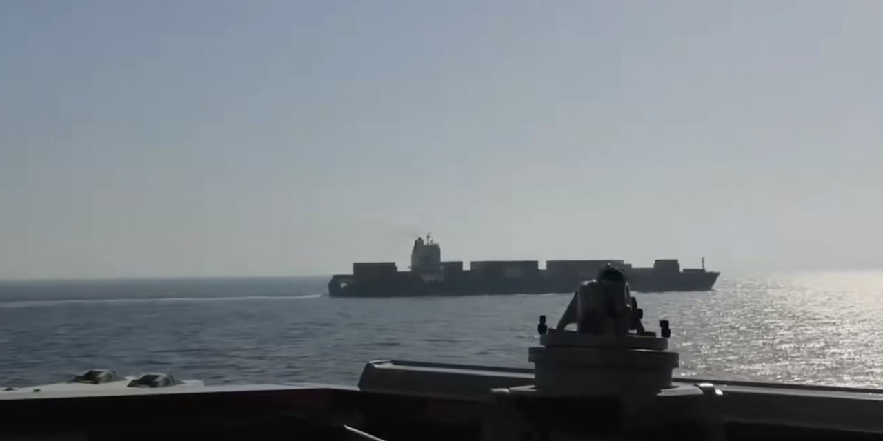 Orta Doğu'da tansiyon yükseldi: Hürmüz Boğazı'nda karşılıklı saldırılar yeniden başladı