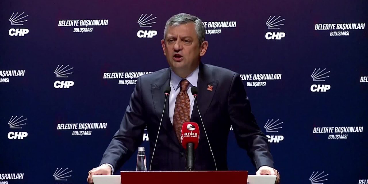 Özgür Özel'den Murat Kurum iddiası: CHP'li başkanları partisine çağırıyor