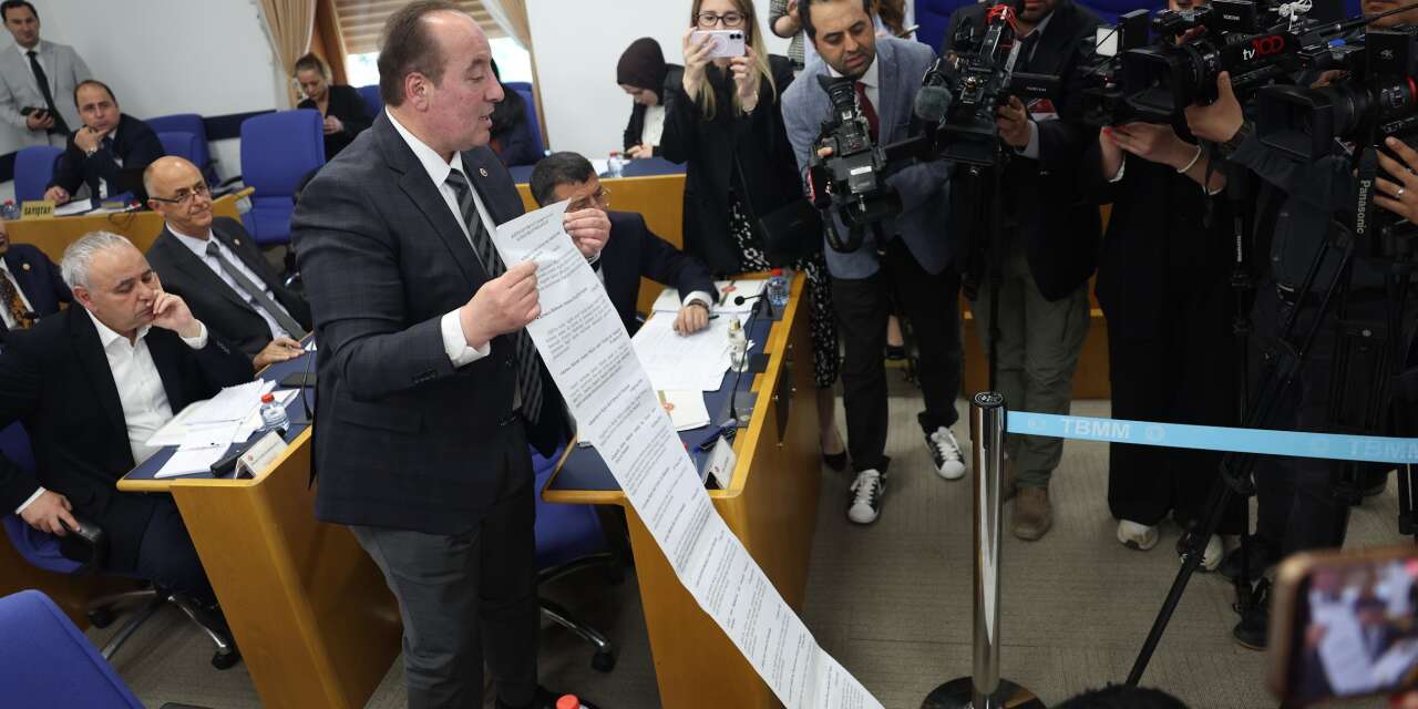 Varlık barışı ve yeni vergi teşvikleri komisyondan geçti, muhalefetten itiraz: Çete liderleri cirit atacak