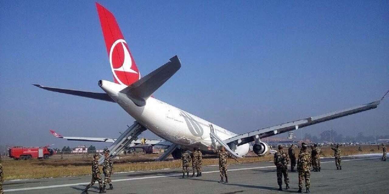 THY uçağının iniş takımlarında duman görüldü, uçak tahliye edildi