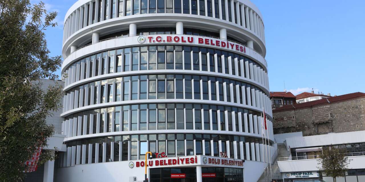 Bolu Belediyesi’ne operasyon: 3 kişi gözaltına alındı